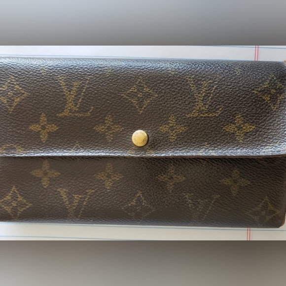 Louis Vuitton Wallet - Picture 1 of 3
